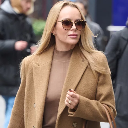 5+1 φορέματα που θα φοράς κάθε μέρα και δεν είναι μαύρα