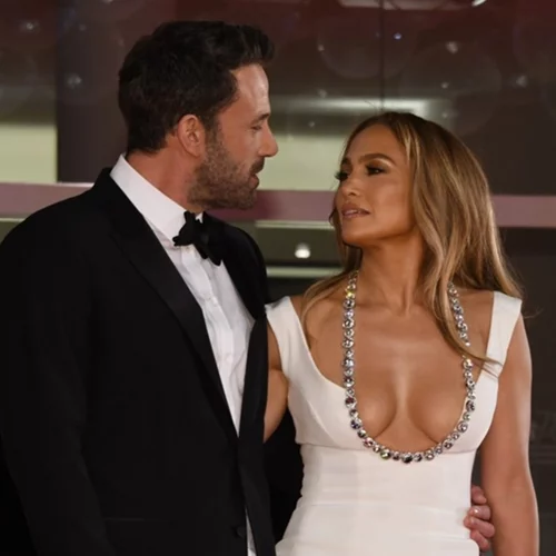 Jennifer Lopez- Ben Affleck | Όσα έγιναν στο γάμο τους στο Λας Βέγκας - τα δύο νυφικά και το εντυπωσιακό δαχτυλίδι