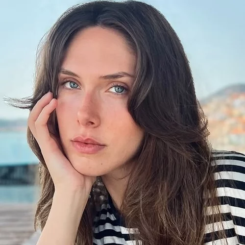 Αφροδίτη Λιάντου | Ο ορός με τριπεπτίδια που κάνει το πρόσωπο της να έχει ομοιόμορφο τόνο