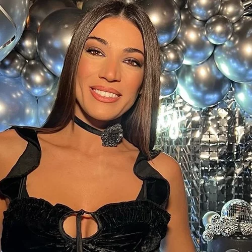 Η Ήβη Αδάμου έγινε 30 ετών | Το πάρτι γενεθλίων και το φιλί με τον Μιχάλη Κουινέλη