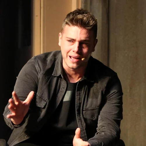 Αλέξανδρος Κοψιάλης | Παρουσιαστής των backstage του X-Factor; (βίντεο)