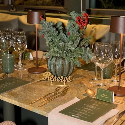 Μία βραδιά γεμάτη φως, υψηλή γαστρονομία, εκλεκτό κρασί και... εορταστική μαγεία!