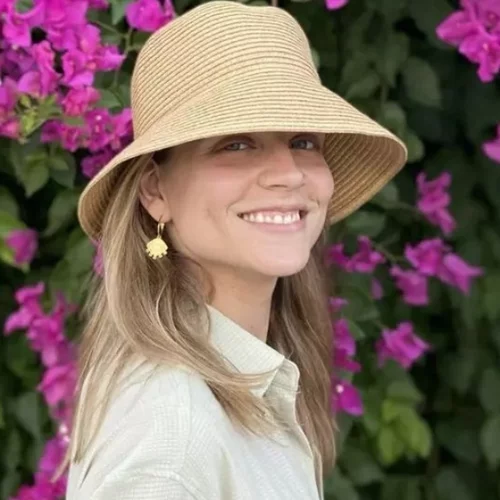 Δέκα καλοκαιρινά κομμάτια που ξεχωρίσαμε από το στιλ της Δανάης Μιχαλάκη και είναι απαραίτητα για τις διακοπές