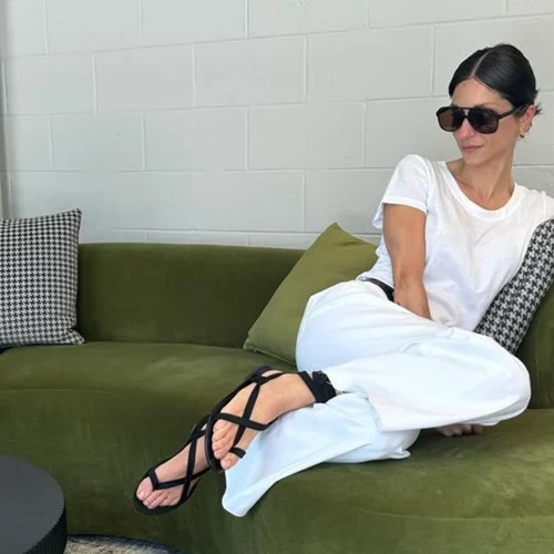 Το styling combo της Σοφίας Καρβέλα με ένα εμπριμέ φόρεμα είναι η πιο κομψή επιλογή σου για φέτος την άνοιξη