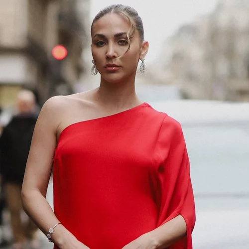 Τα χρώματα που επιλέγουν οι fashionistas την άνοιξη για εμφανίσεις που αποπνέουν πολυτέλεια