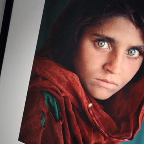 "Η Αφγανή κοπέλα":Πού βρίσκεται σήμερα το κορίτσι από το διάσημο εξώφυλλο του "National Geographic";