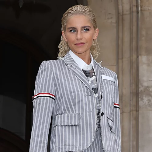 10 ανοιξιάτικα παπούτσια που ταιριάζουν τέλεια με μίντι φούστες