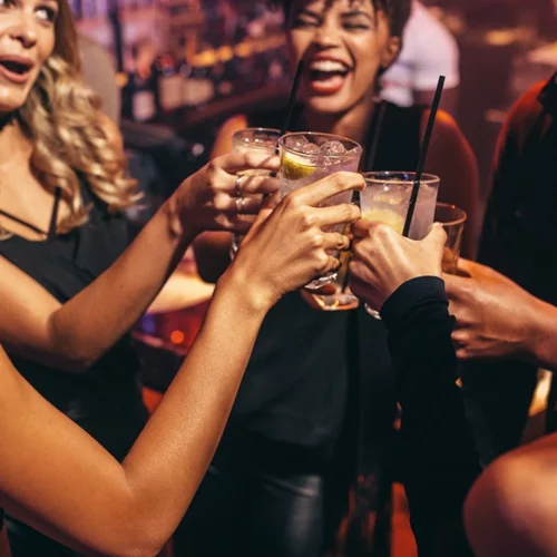 Σου βρήκαμε τις πιο κομψές τσάντες για τις βραδινές σου εμφανίσεις στα Zara