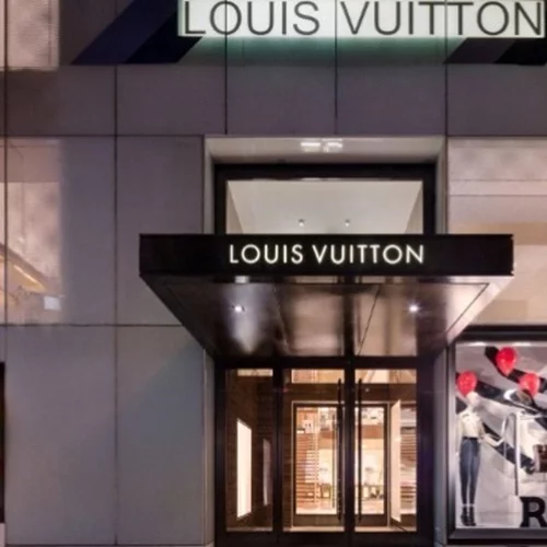 Οι μεγαλύτεροι οίκοι μόδας κλείνουν τα καταστήματά τους στη Ρωσία