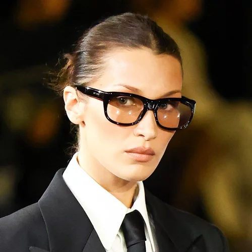 Ρωτήσαμε το ChatGPT ποια είναι τα χτενίσματα που επιλέγουν οι πιο κομψές γυναίκες και μας απάντησε