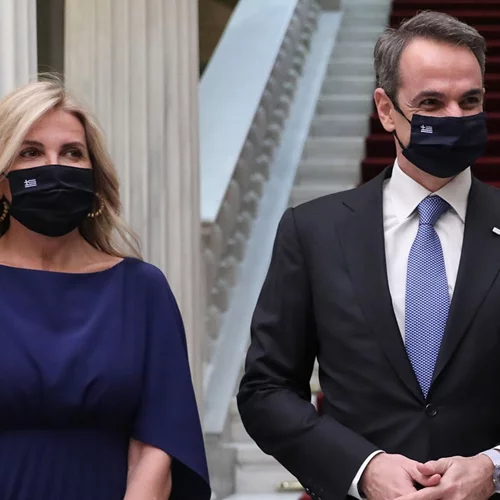 Μαρέβα Μητσοτάκη | Η εμφάνισή της στο Προεδρικό Μέγαρο και το ιδιαίτερο βραχιόλι που συζητήθηκε