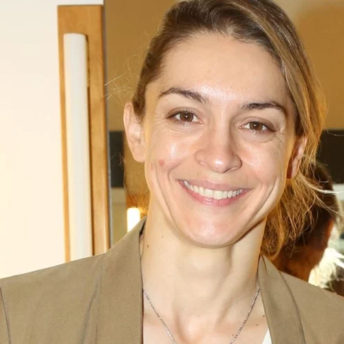 Γιούλικα Σκαφιδά | Φωτογραφίζει τον γιο της Άγγελο της στο σπίτι της