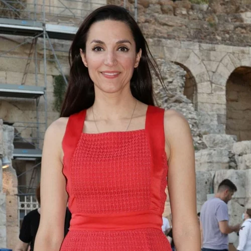 Κατερίνα Ευαγγελάτου | Η εμφάνιση με καφτάνι ελληνικού brand που είναι ιδανικό για κάθε περίσταση