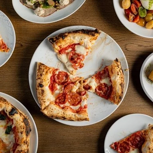 "Lucinda" | Για πίτσα στον Χολαργό