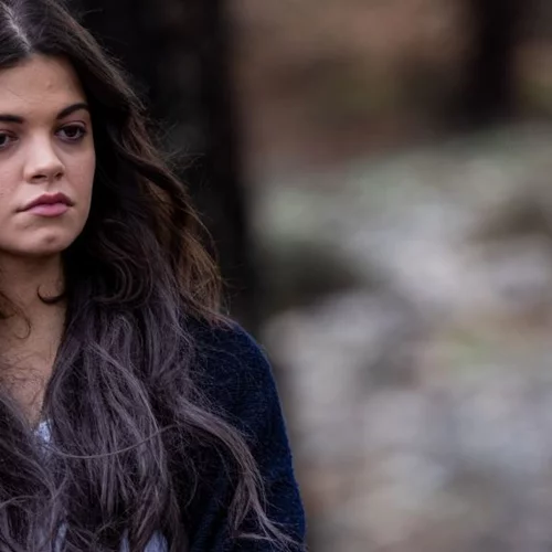 Τζένη Καζάκου | Ένα κορίτσι που πηγαίνει αντίθετα στο ρεύμα