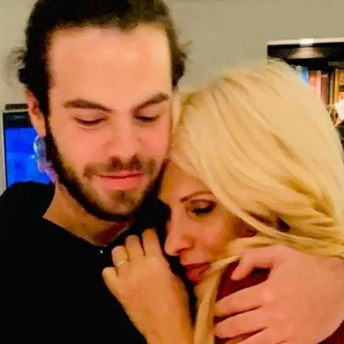 Άγγελος Λάτσιος | Άλλαξε λουκ. Το σχόλιο της Ελένης Μενεγάκη κάτω από τη φωτογραφία του