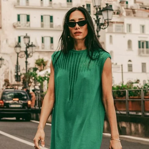 Το shirt dress της Νάντιας Ράπτη είναι ιδανικό για τις καλοκαιρινές εμφανίσεις σου