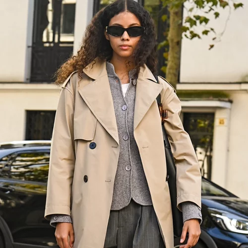 Το κρουαζέ παλτό από τις εκπτώσεις της Stradivarius που θα απογειώσει τα χειμερινά σου look