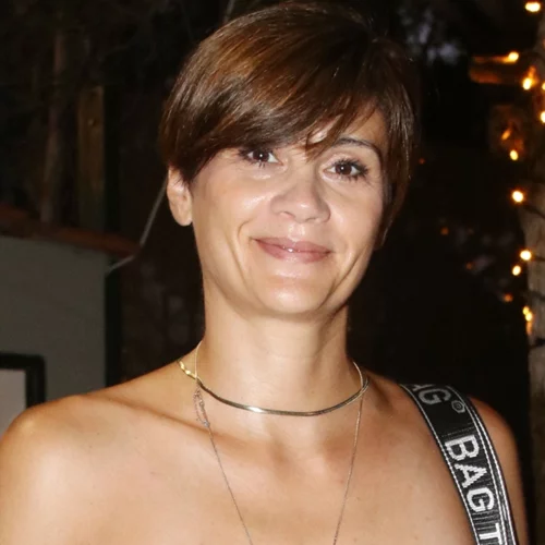 Sneakers σε βραδινή έξοδο; Η Άννα Μαρία Παπαχαραλάμπους σού δείχνει τον τρόπο