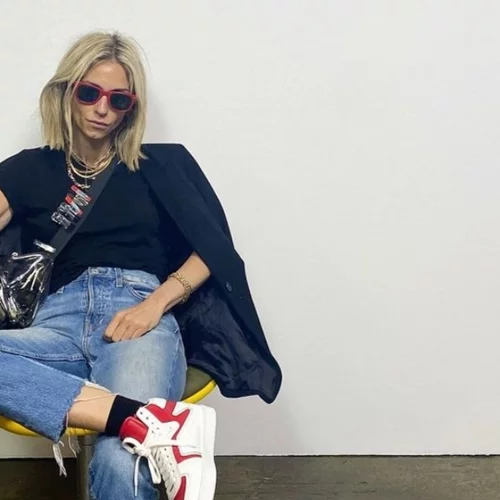 Η Σοφία Καρβέλα φοράει τα πιο κομψά σακάκια για το φθινόπωρο