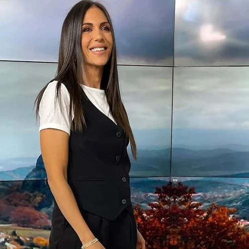 Έγκυος η Ανθή Βούλγαρη | Το ανακοίνωσε στον αέρα της εκπομπής "Κοινωνία Ώρα Mega" δείχνοντας την κοιλίτσα της