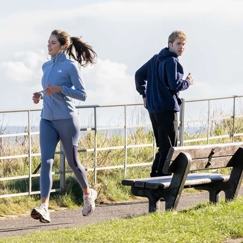 The Crown | Καρέ - καρέ η πρώτη συνάντηση των William και Kate στην 6η σεζόν της σειράς