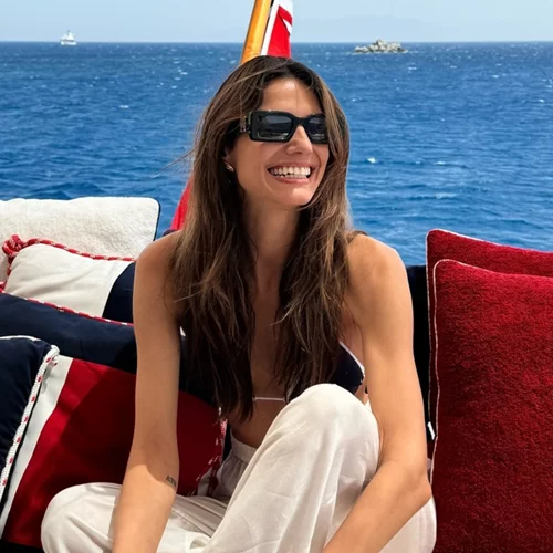 5 αξεσουάρ που χρειάζεται να έχεις μαζί σου στην παραλία σύμφωνα με την Ηλιάνα Παπαγεωργίου