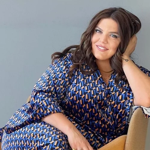 New hair, don't care | Η Δανάη Μπάρκα έκοψε τα μαλλιά της στην πιο κομψή κουπ