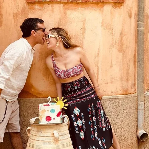 Couple goals για Γιώργο Χρανιώτη και Γεωργία Αβασκαντήρα | Η βραδινή έξοδος στο θέατρο