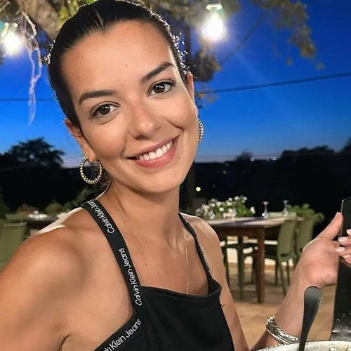 Η Νικολέττα Ράλλη αποκάλυψε τον λόγο που ήταν ξυπόλητη κατά τη διάρκεια της βάπτισης της κόρης της