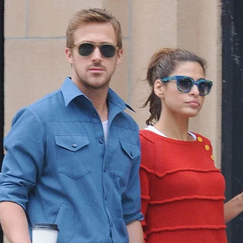 Η Eva Mendes και ο Ryan Gosling βρίσκονται στην Ελλάδα | Οι άκρως καλοκαιρινές φωτογραφίες στην Αντίπαρο