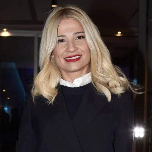 Η Φαίη Σκορδά ανυπομονεί για τα Χριστούγεννα | Για αγορές σε κατάστημα με εποχιακά είδη