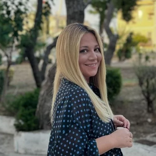 Νάνσυ Ζαμπέτογλου | Ο κομψός τρόπος με τον οποίο έκανε styling στα Marks & Spencer jeans της