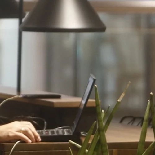 Από τον φωτισμό έως την ακουστική και το well-being - H επιστήμη πίσω από το γραφείο στους συνεργατικούς χώρους εργασίας