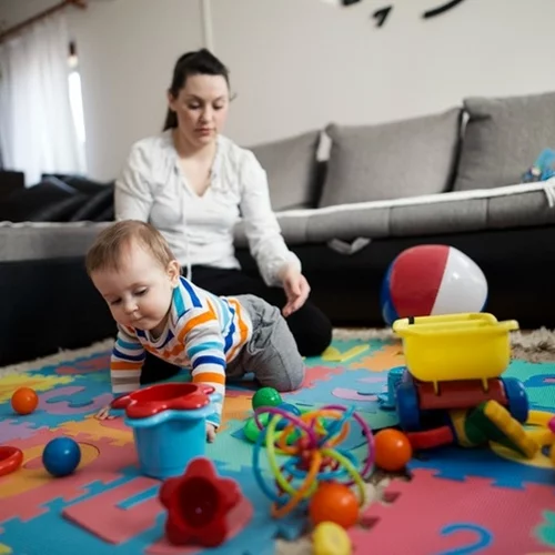 "Η δουλειά σου ως γονέας δεν είναι να παίζεις συνεχώς με το παιδί σου"