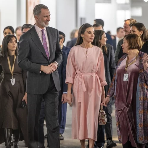 H Βασίλισσα Letizia φόρεσε το ιδανικό φόρεμα για την άνοιξη