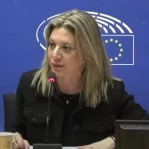 Συγκλόνισε το Ευρωκοινοβούλιο η Μαρία Καρυστιανού | "Τα Τέμπη δεν ήταν δυστύχημα, αλλά ένα έγκλημα με ιθύνοντες" - Τη χειροκροτούσαν όρθιοι