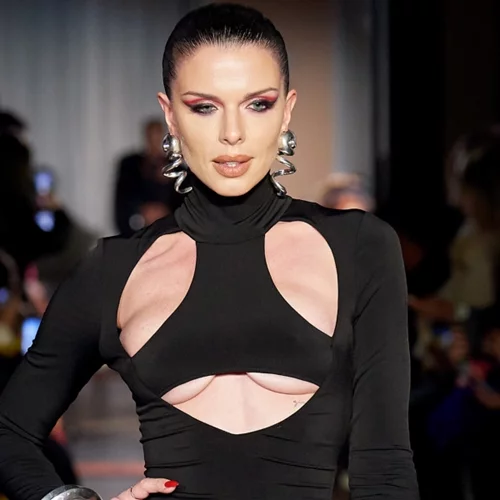 Julia Fox | H πρώην σύντροφος του Kanye West φόρεσε την πιο αμφιλεγόμενη τάση στα τζιν