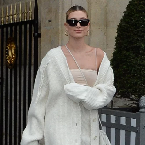 5 σύνολα της Hailey Bieber με τζιν που μπορείς να αντιγράψεις εύκολα με κομμάτια της ντουλάπας σου