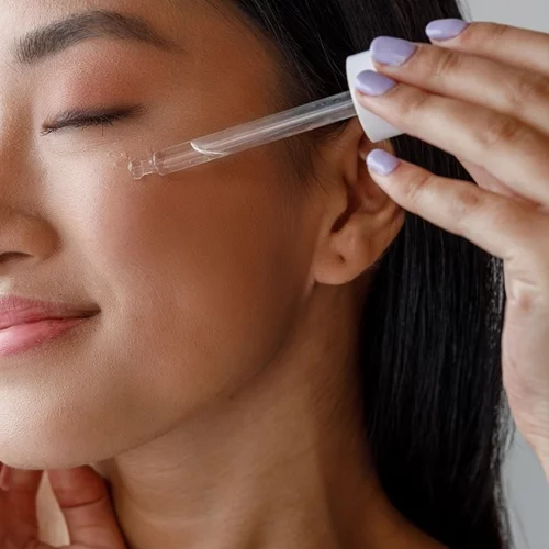 Οι 5 καλύτεροι οροί προσώπου με ρετινόλη που θα βρεις στο φαρμακείο της γειτονιάς σου