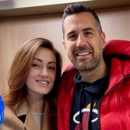 Ο Μιχάλης Εμιρλής έγινε πατέρας για δεύτερη φορά | Η τρυφερή φωτογραφία με τη σύζυγο και το νεογέννητο παιδί τους