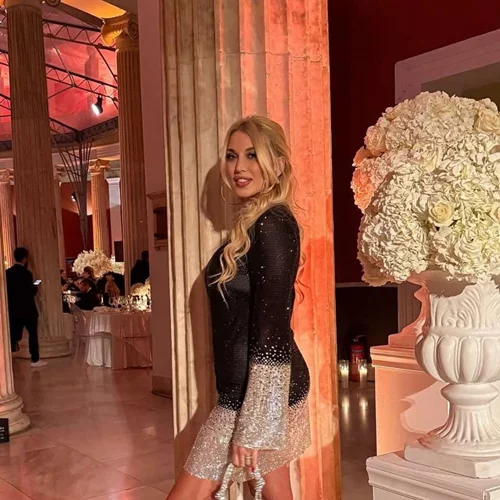 Κωνσταντίνα Σπυροπούλου | Αρνείται να αποχωριστεί τα Χριστούγεννα