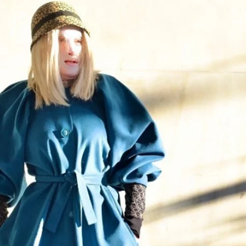 Ιωάννα Παλιοσπύρου | Φωτογραφίζεται χωρίς μάσκα και βλέπουμε για πρώτη φορά πεντακάθαρα το πρόσωπό της