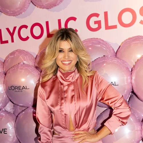 #LorealGlossBoss | Το Elvive παρουσίασε τη viral σειρά Glycolic Gloss σε ένα φαντασμαγορικό event