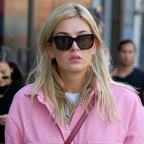 Τα καλοκαιρινά χρώματα μαλλιών που επιλέγουν αυτήν την στιγμή οι πιο κομψές Παριζιάνες