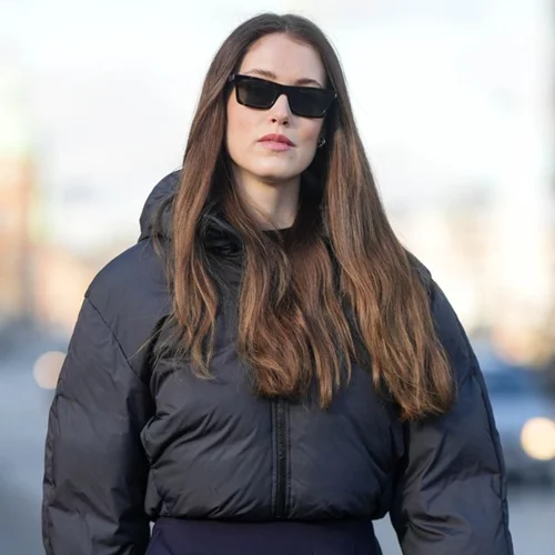 Εάν θέλεις να κάνεις μόνο μία αγορά στις εκπτώσεις, αυτό το ζεστό μπουφάν από τη Massimo Dutti είναι must