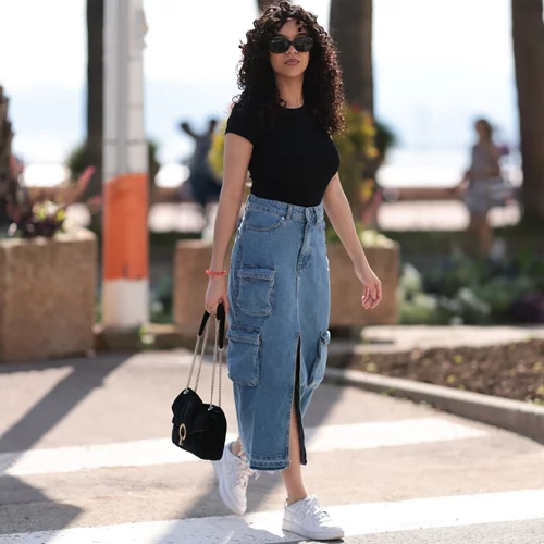 Βρήκαμε στη Regalinas τη denim φούστα που θα απογειώσει τα office looks σου