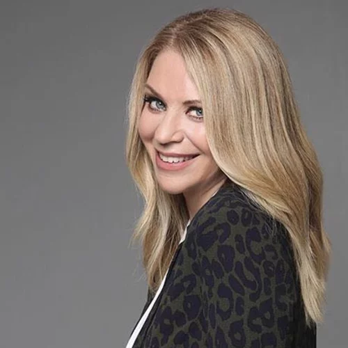 Έλλη Στάη | Η casual εμφάνιση με το must have πανωφόρι της άνοιξης