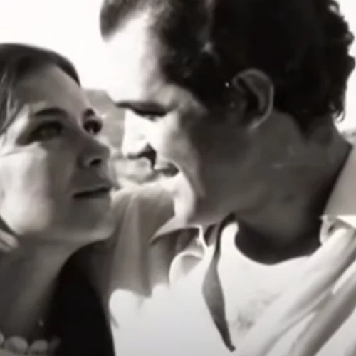 Η Τζένη Καρέζη με νυφικό στη δεξίωση του γάμου της με τον Κώστα Καζάκο