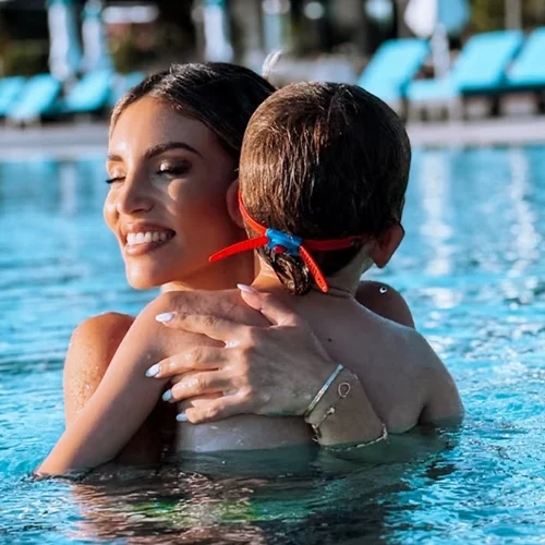 Iconic duo | Ο Μάξιμος Μιχόπουλος παίζει μπάλα με τον Μπρούνο Τσερέλα στη Σικελία